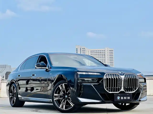 BMW 7 Series 2023 740Li Exclusive M Sport Package — фото 3