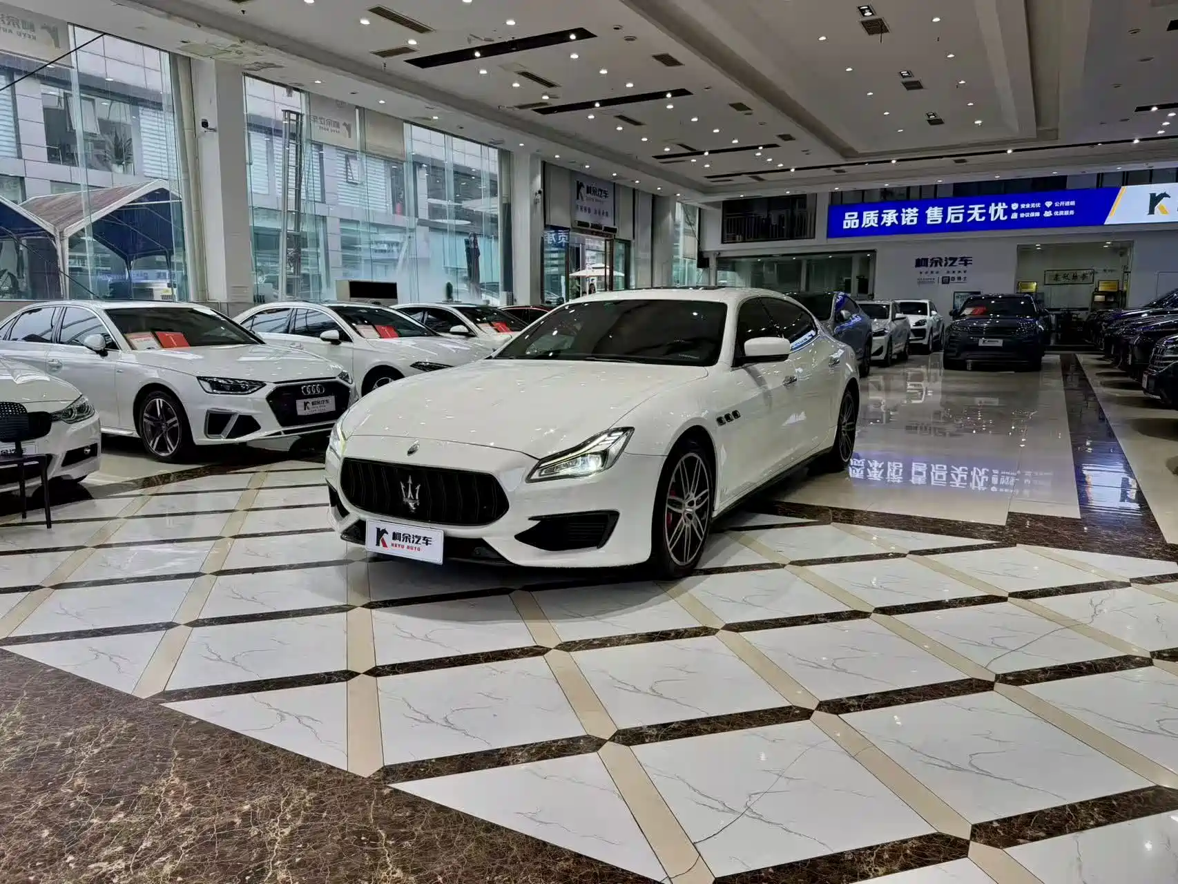 Photo 2 - Maserati Quattroporte