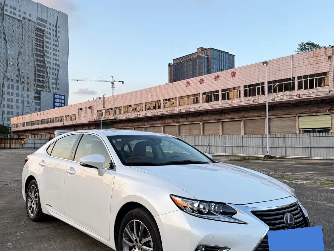 Фото 3 - Lexus ES