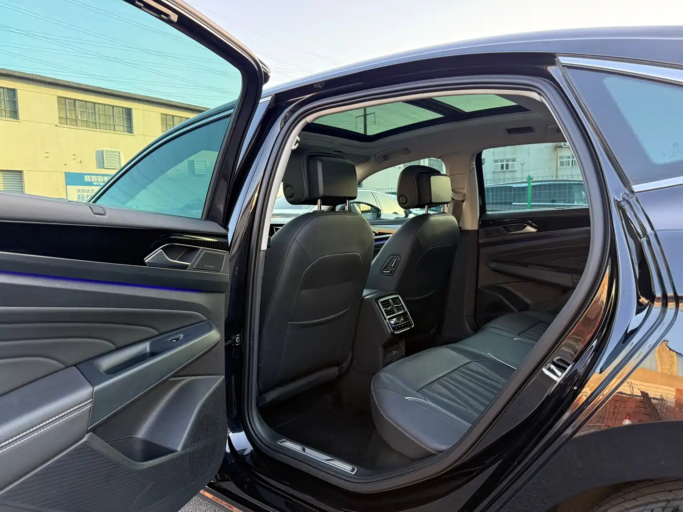 Volkswagen Passat 2022 380TSI Flagship Edition фото 5