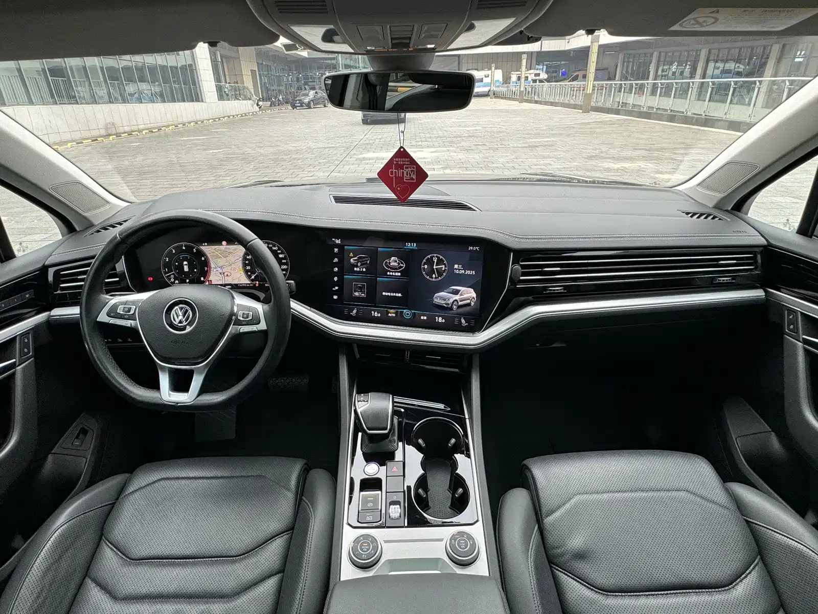 Фото 4 - Volkswagen Touareg
