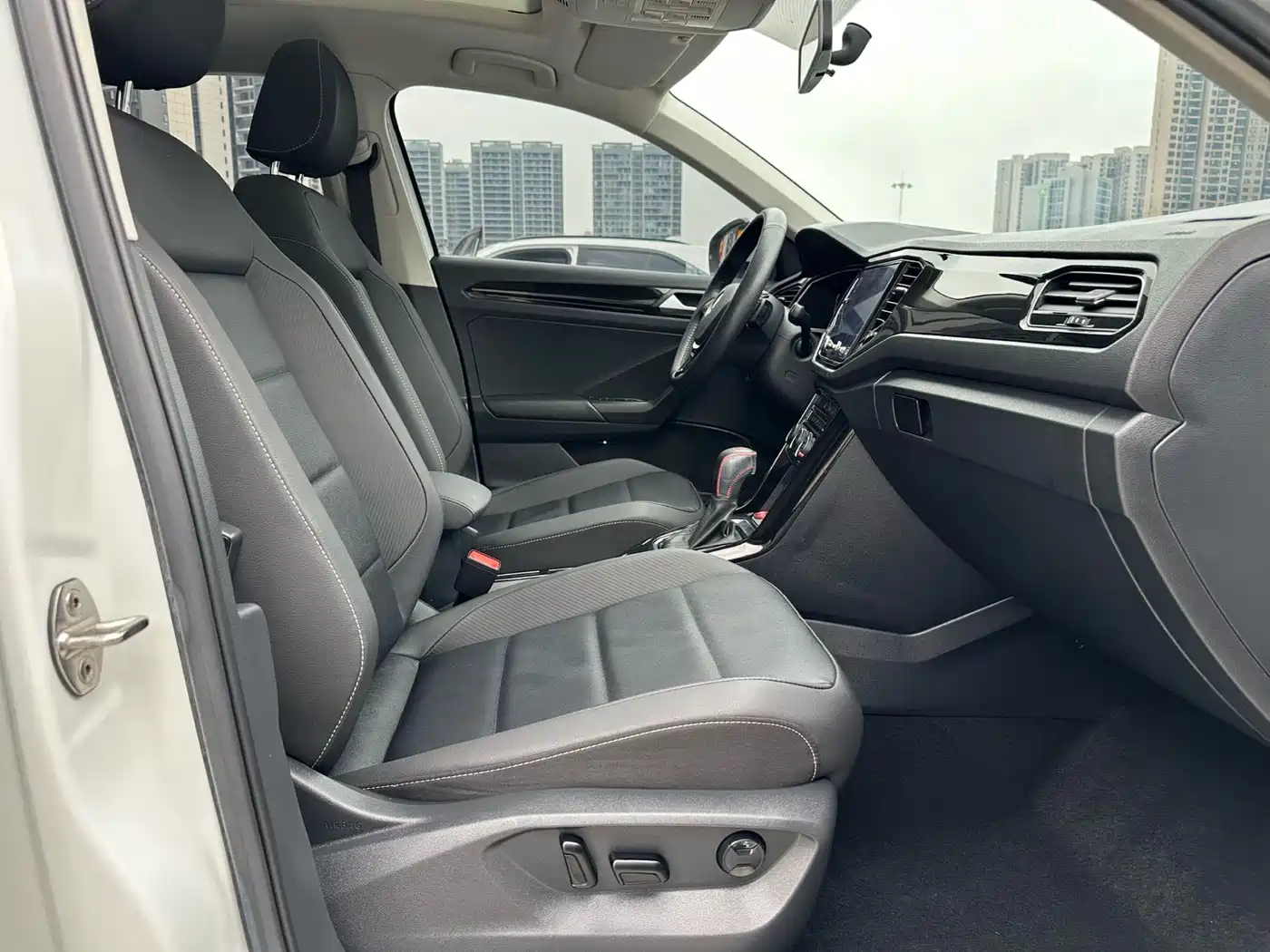 Volkswagen T-ROC 2022 280TSI DSG 2WD Comfort PLUS фото 14
