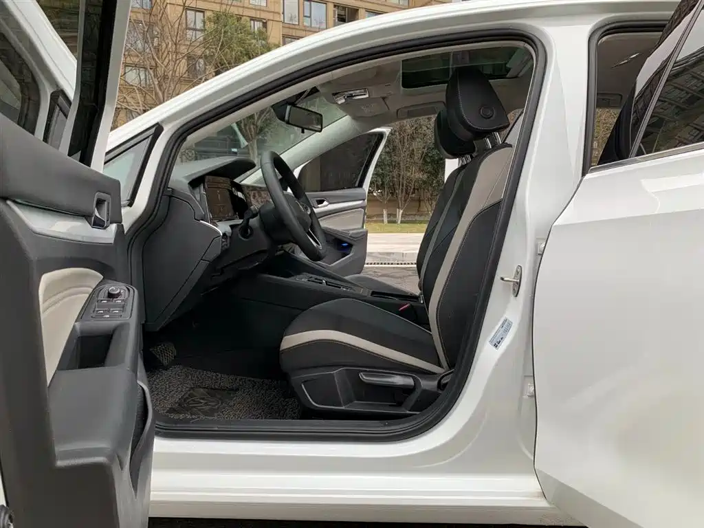 Volkswagen Golf 2023 280TSI DSG Pro фото 16