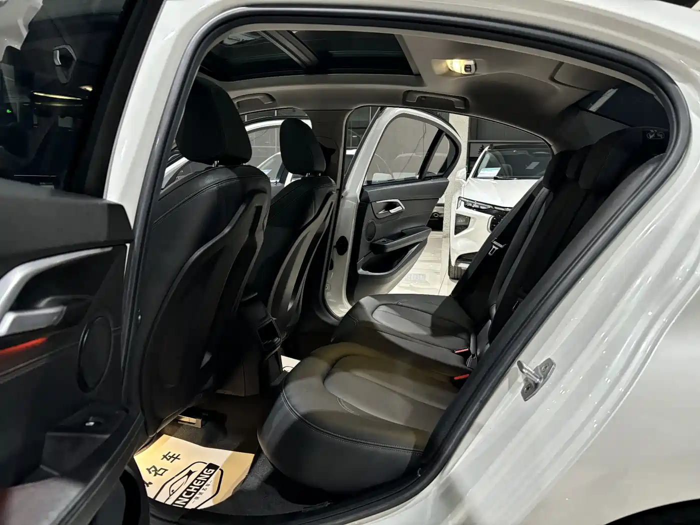BMW 1 Series 2019 118i M Sport Package фото 9
