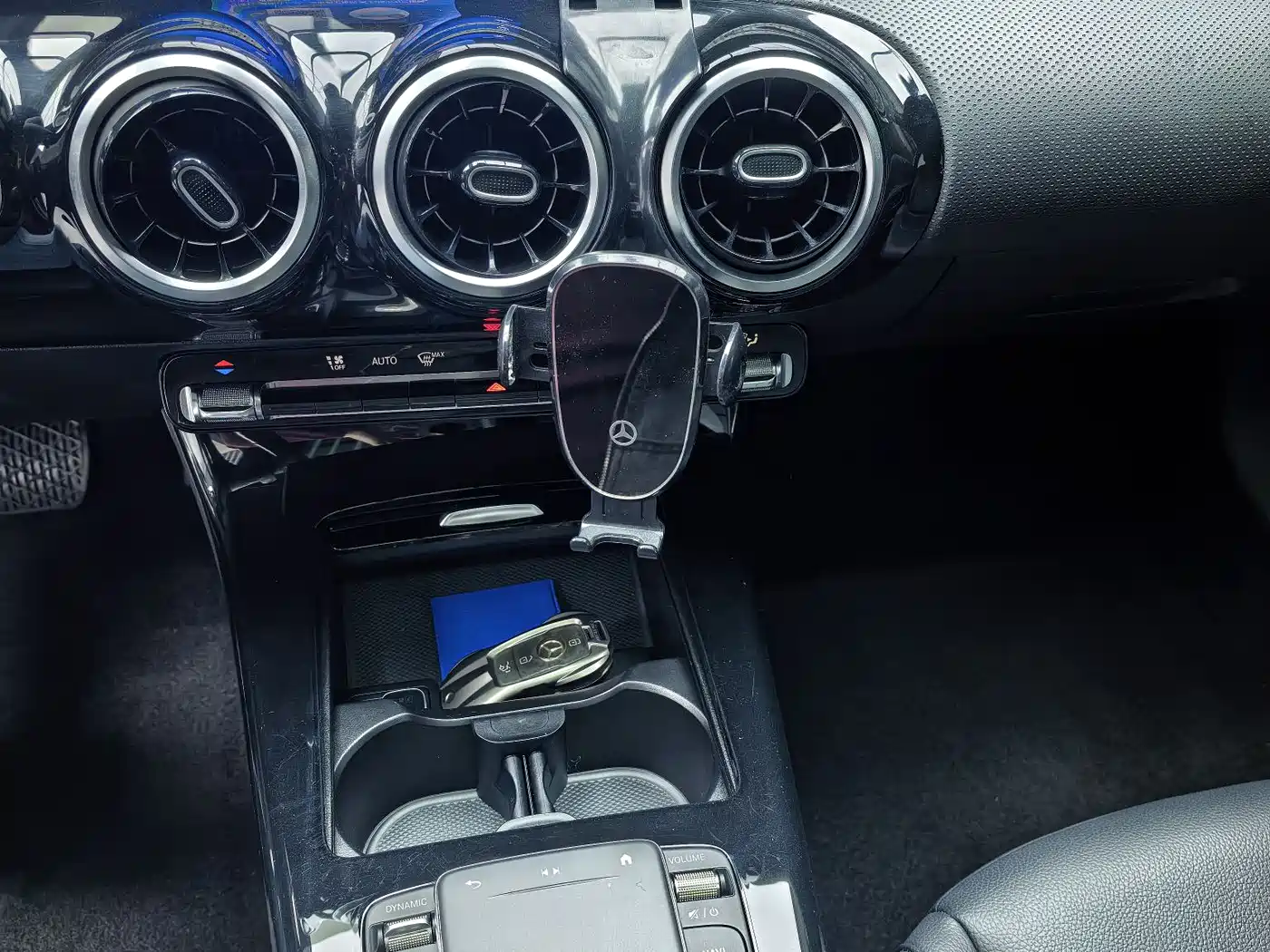 Mercedes-Benz A-Class 2023 A 200 L Dynamic фото 9
