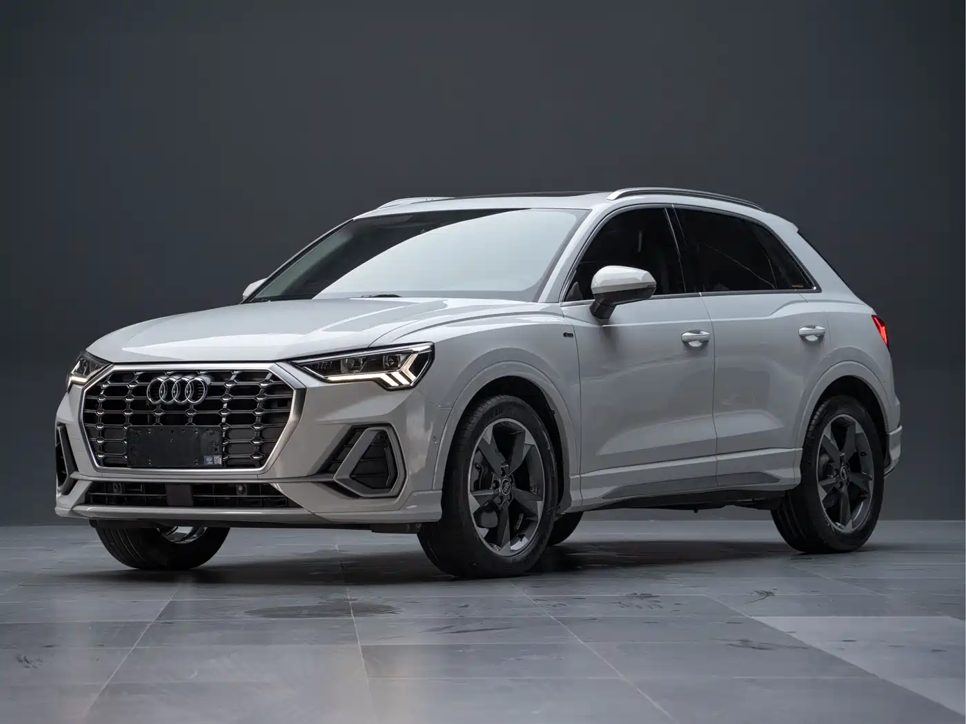 Audi Q3 2023 35 TFSI Fashion Dynamic (1.4T)