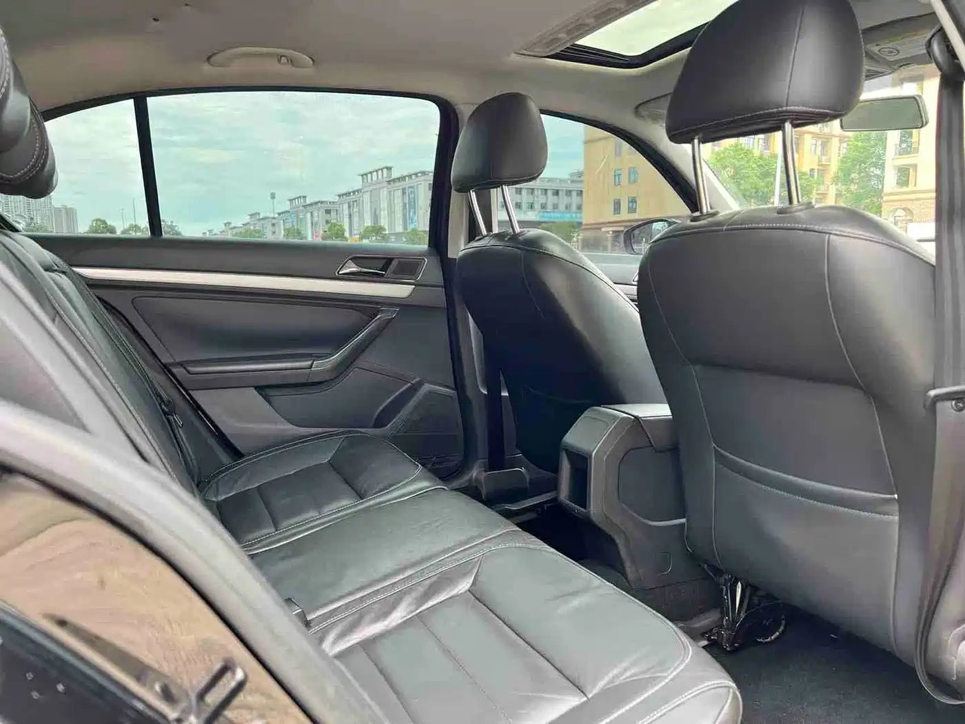 Volkswagen Lavida 2015 1.6L Automatic Comfort Edition фото 15