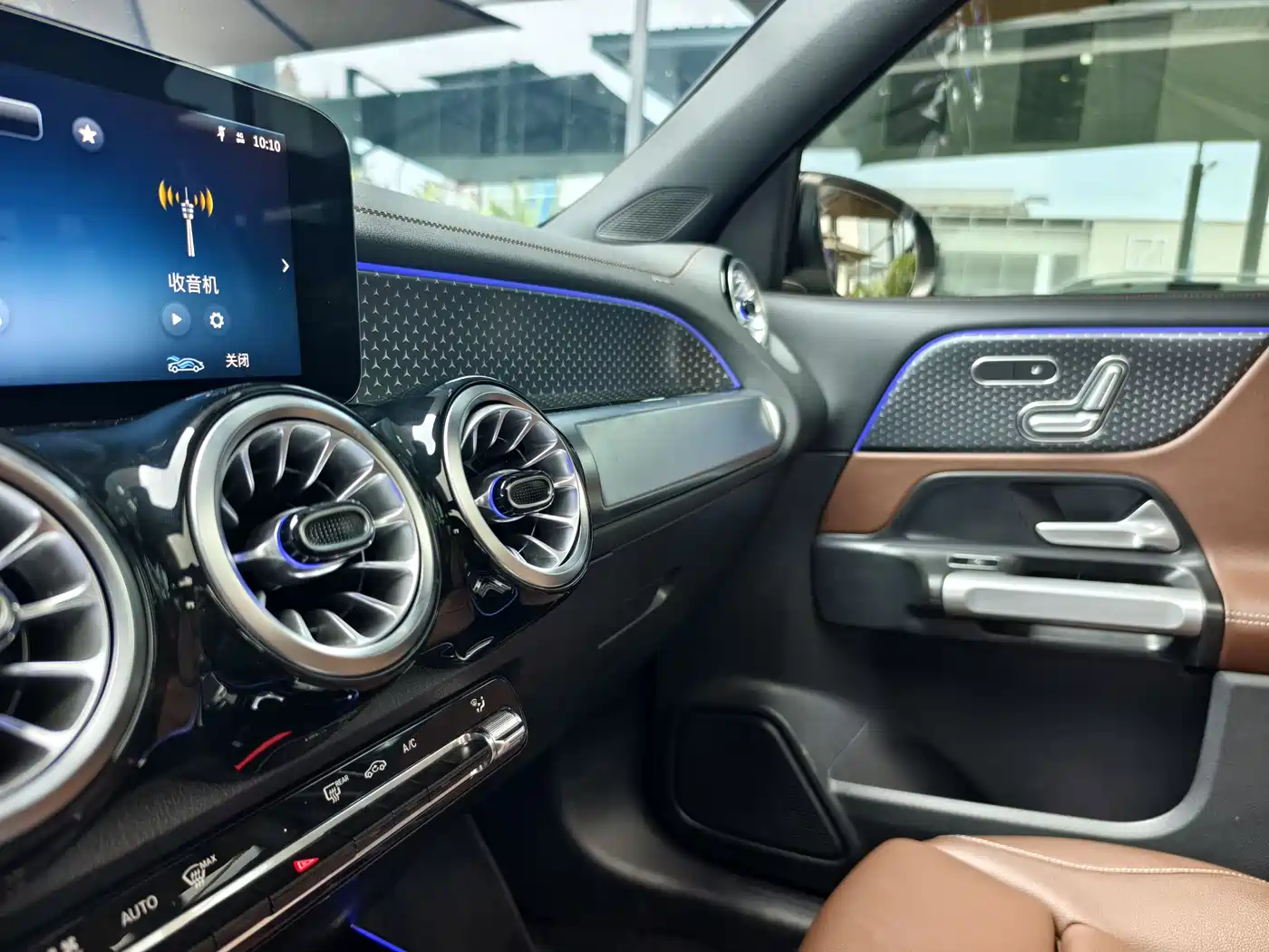 Mercedes-Benz GLB 2025 Model GLB 220 Fashion Style фото 16