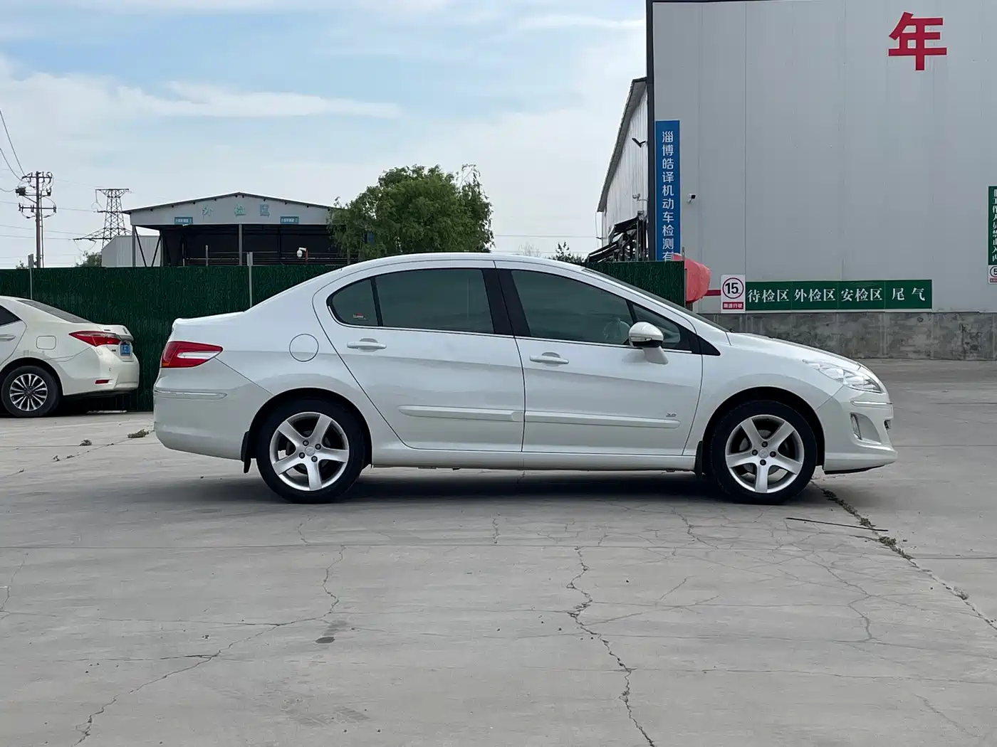 Peugeot 408 2013 2.0L Automatic Comfort Edition фото 7