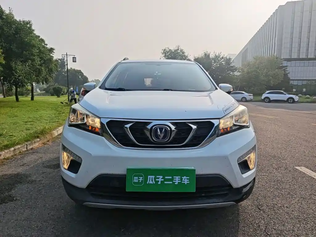 Фото 3 - Changan CS15
