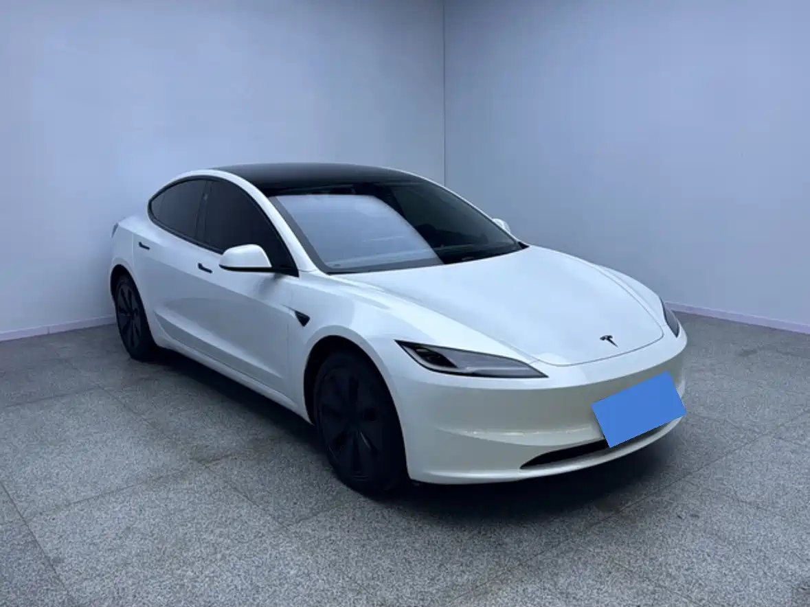 Фото 3 - Tesla Model 3
