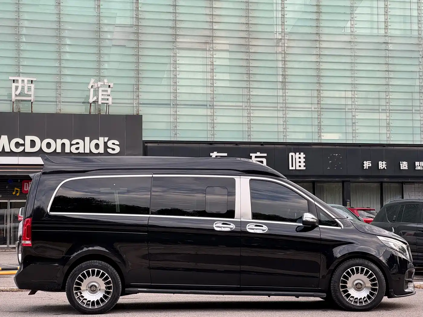 Mercedes-Benz V-Class 2020 Model V 260 L Long Wheelbase Luxury фото 8