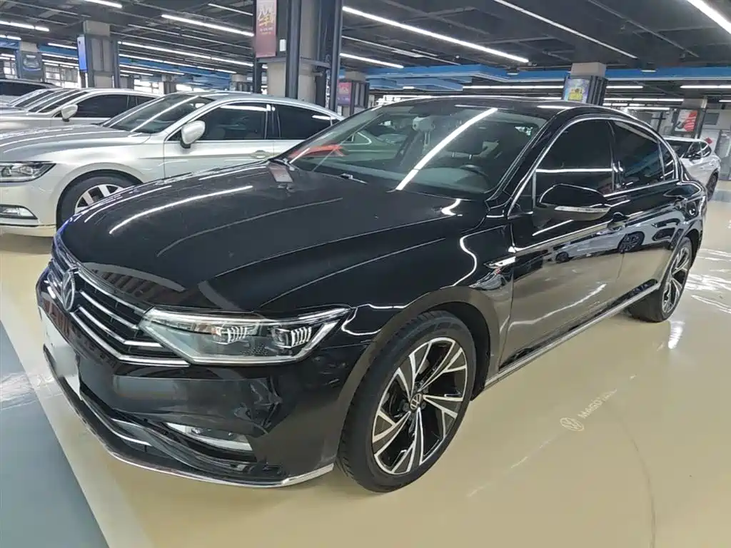 Volkswagen Magotan 2021 330TSI DSG 30th Anniversary Edition фото 2