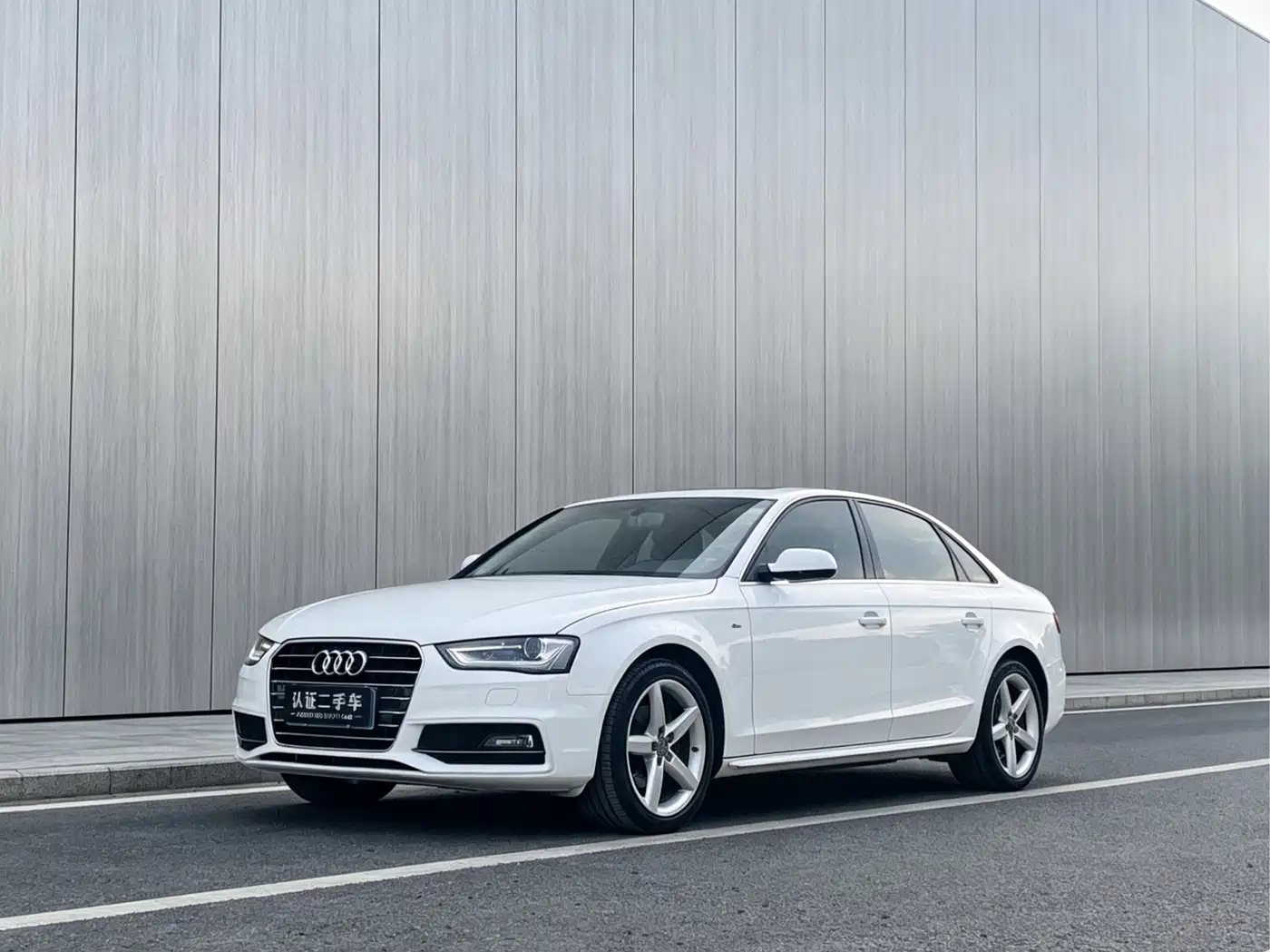 Фото 1 - Audi A4L