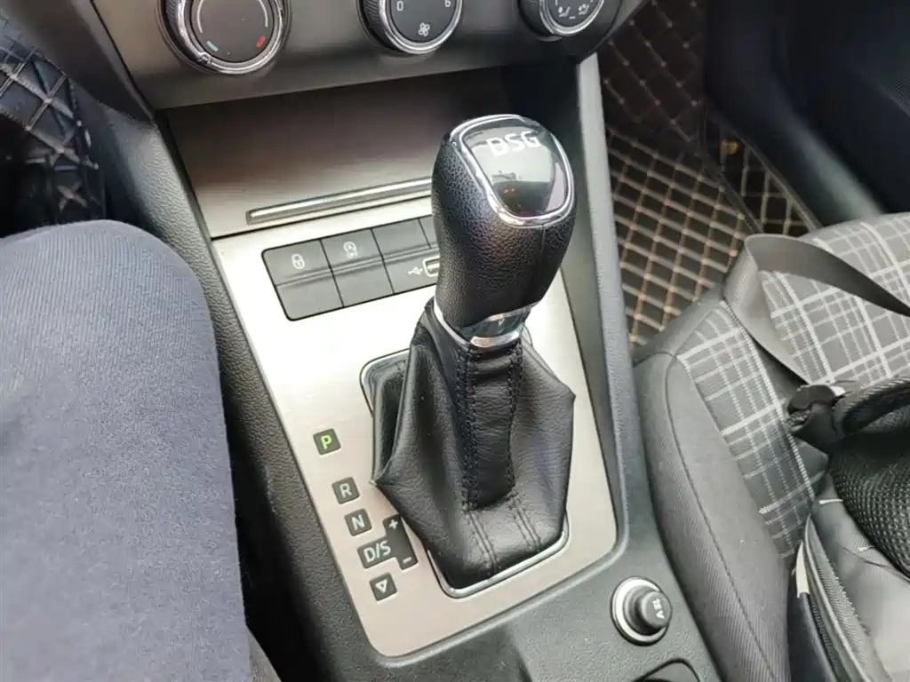 Škoda Octavia 2018 TSI230 DSG Comfort Edition фото 14