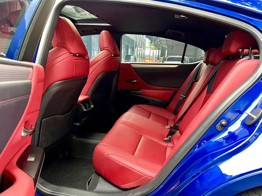 Фото 6 - Lexus ES