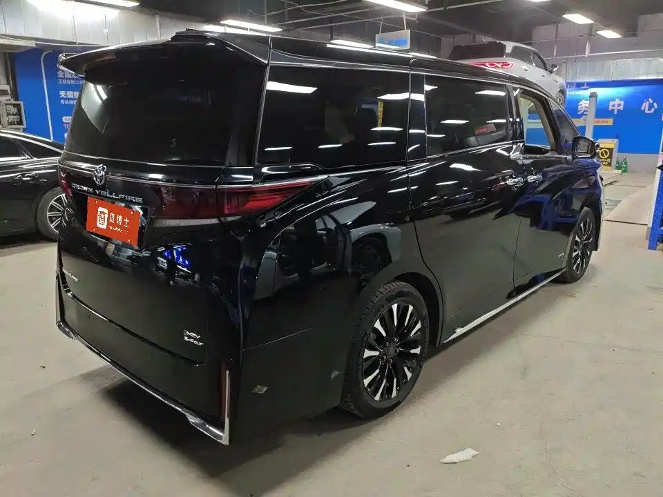 Фото 5 - Toyota Vellfire