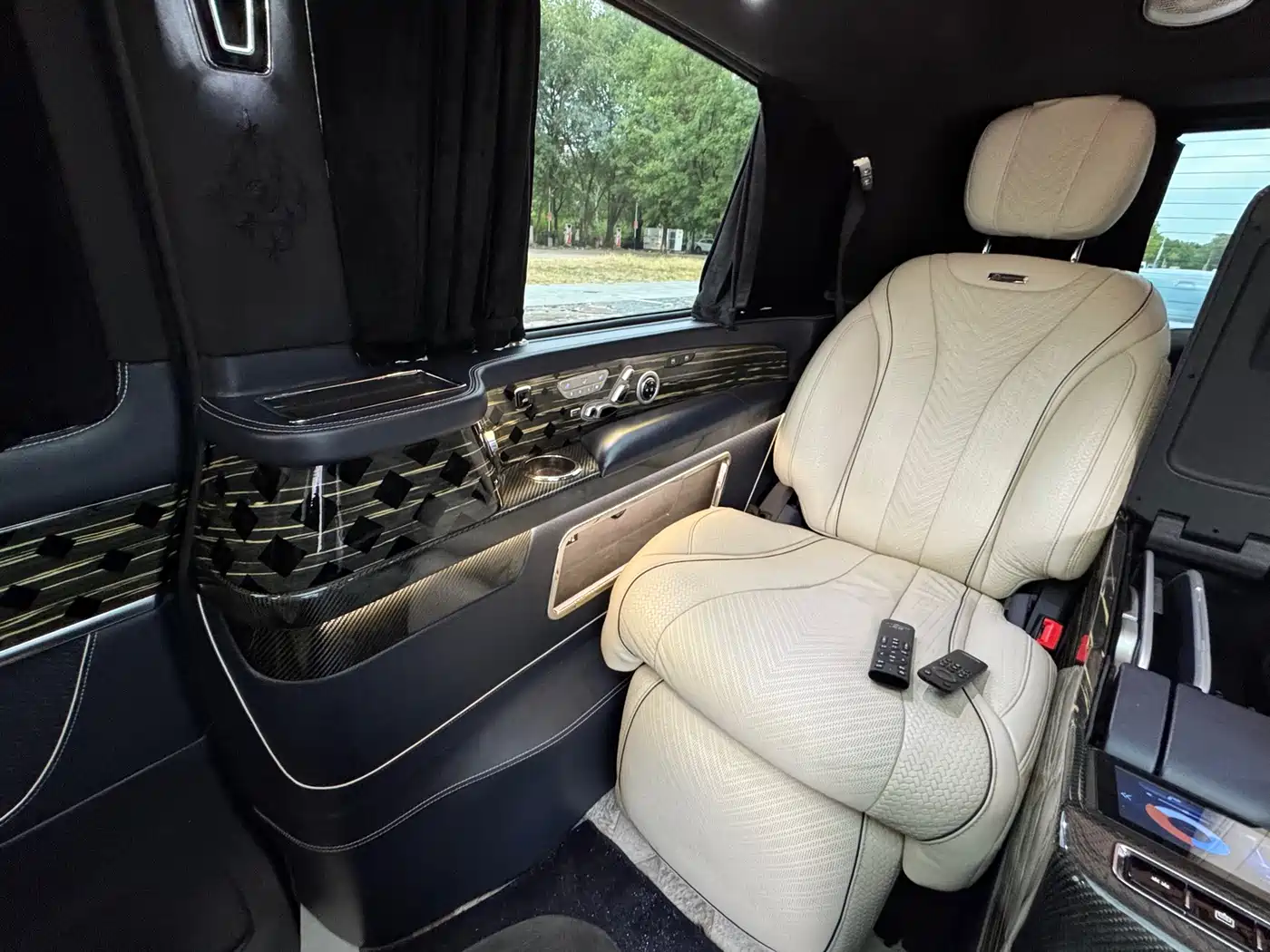 Mercedes-Benz V-Class 2020 Model V 260 L Long Wheelbase Luxury фото 10