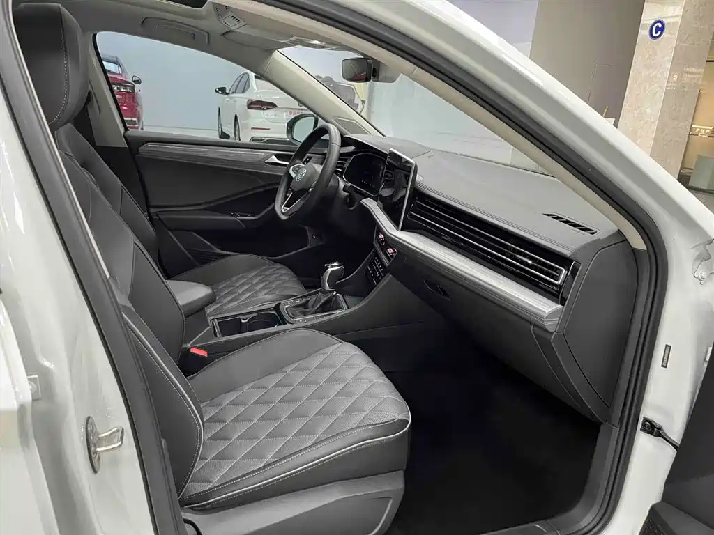 Volkswagen Sagitar 2023 Model Year 200TSI DSG Surpass Edition фото 13