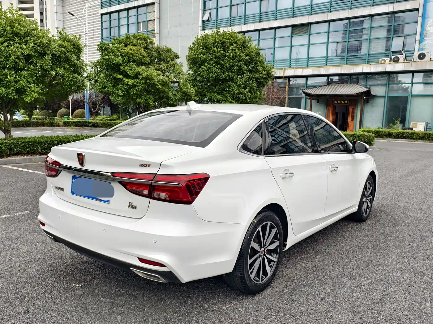 Фото 5 - Roewe i6