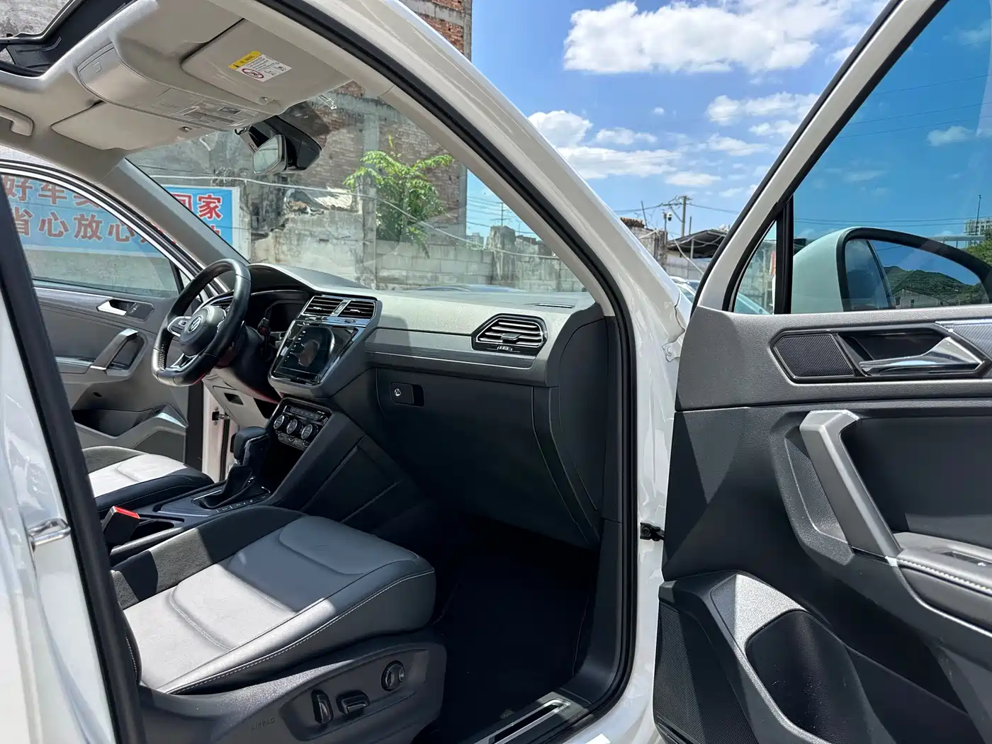 Volkswagen Tiguan L 2021 330TSI Automatic 2WD R-Line Premium фото 13