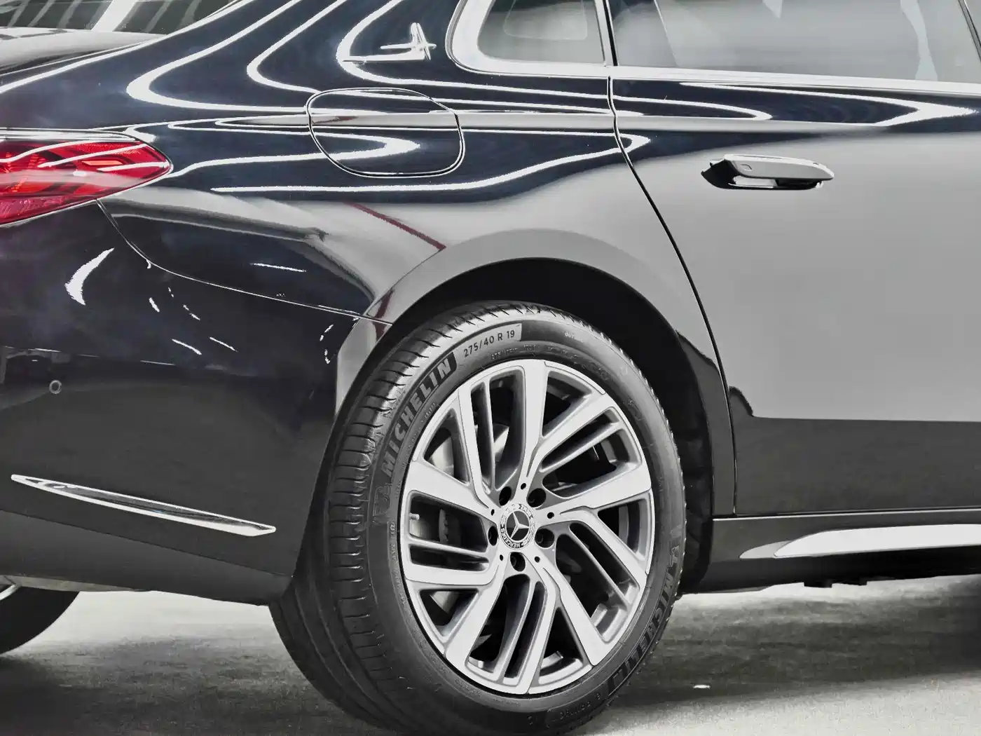 Mercedes-Benz E-Class 2025 E 300 L Fashion фото 13