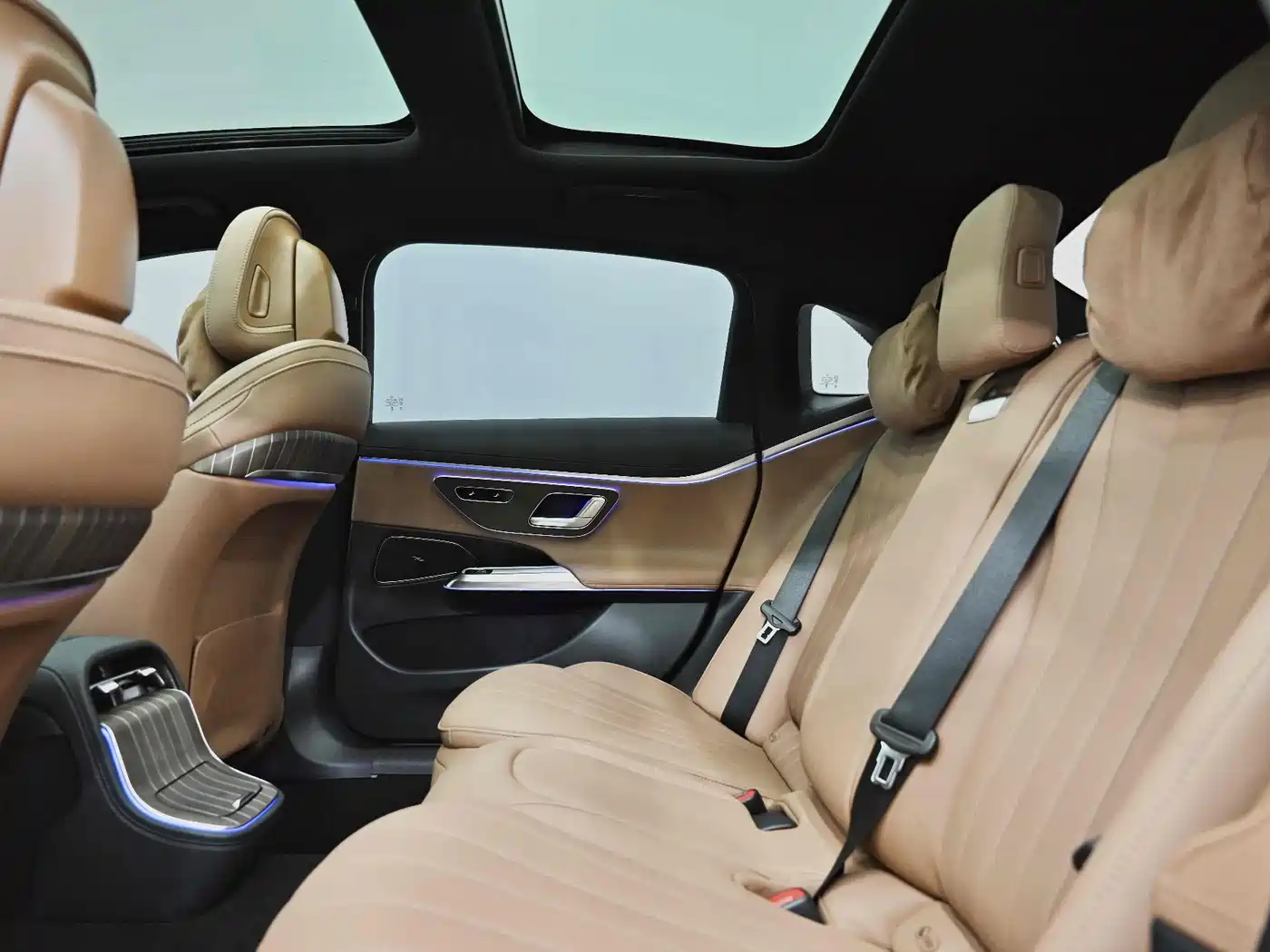 Mercedes-Benz E-Class 2025 E 300 L Fashion фото 32