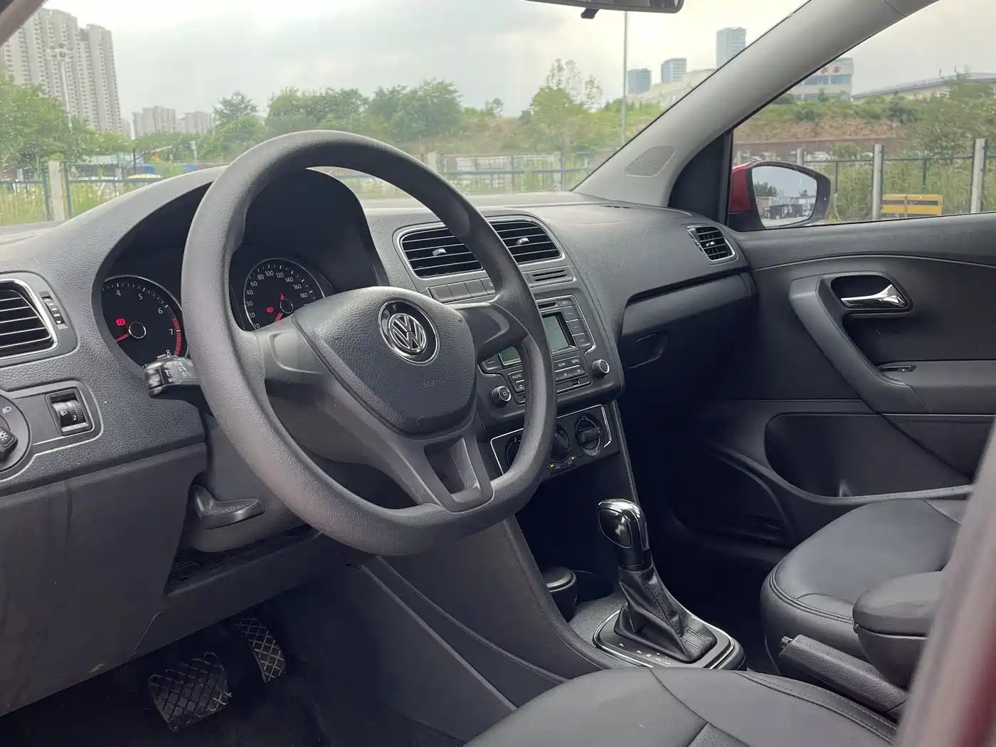 Volkswagen Polo 2014 1.6L Automatic Comfort Edition фото 9
