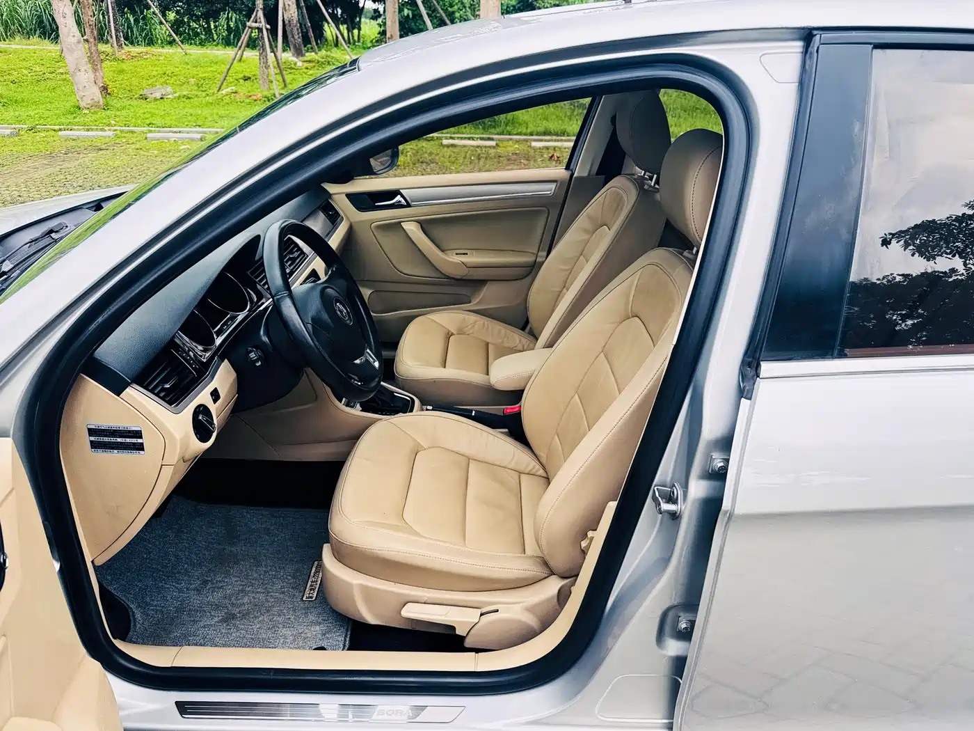 Volkswagen Bora 2014 1.6L Automatic Comfort Edition фото 9
