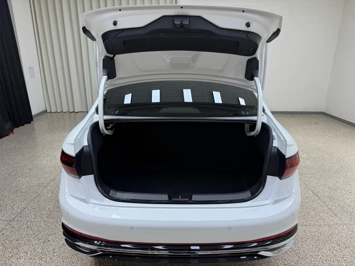 Volkswagen Sagitar 2023 280TSI DSG Surpass Plus Edition фото 30