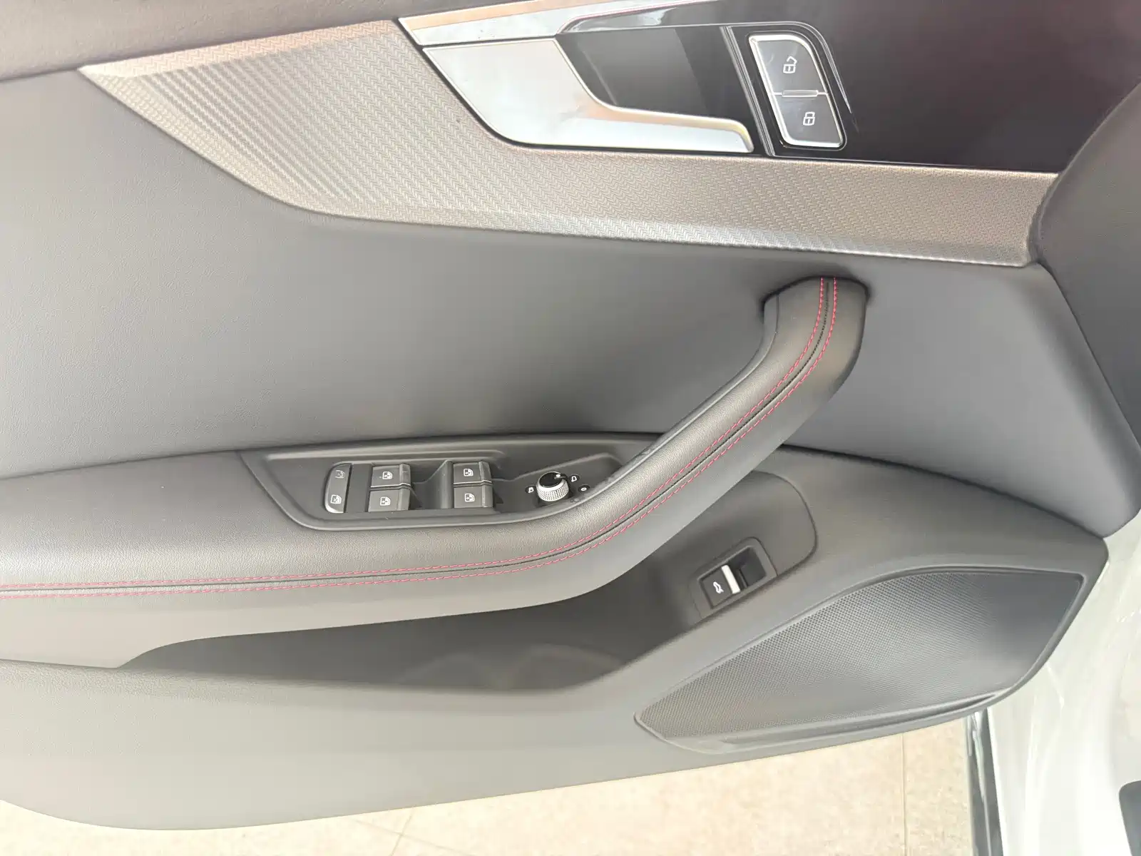 صورة 10 - Audi A4L