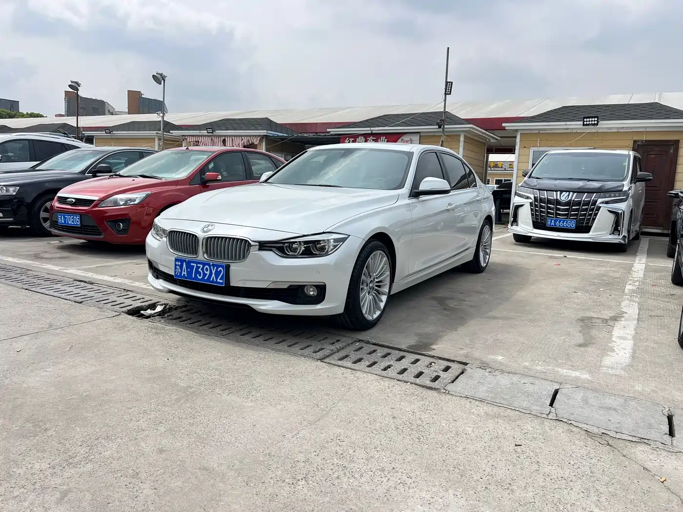 BMW 3 Series 2018 320i M Sport Black Night Edition фото 3