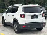 Photo 4 - Jeep Renegade