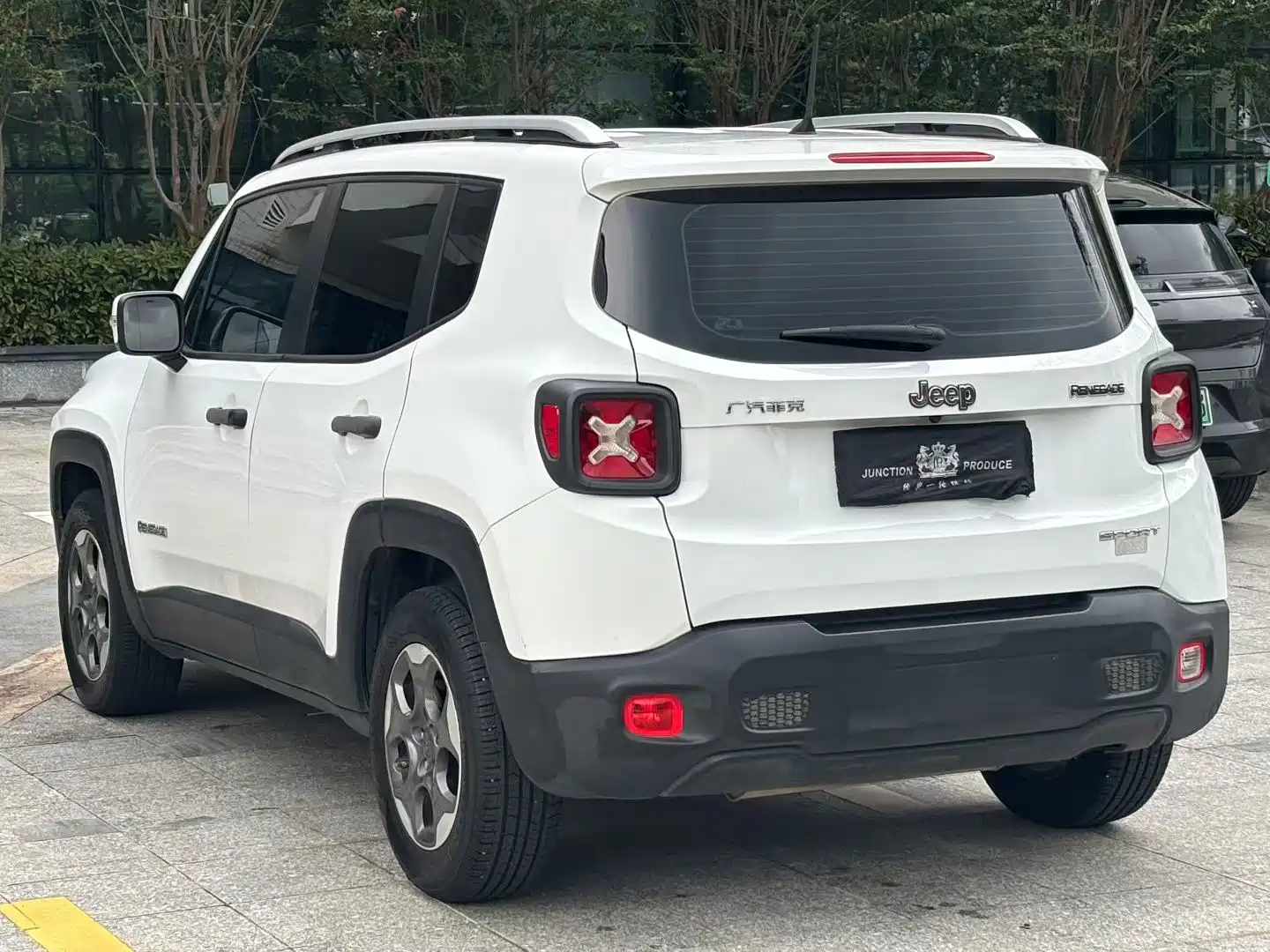 Photo 4 - Jeep Renegade