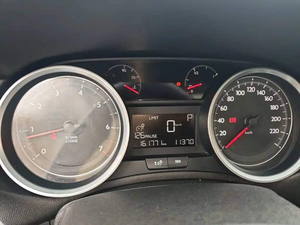 Photo 12 - Peugeot 408
