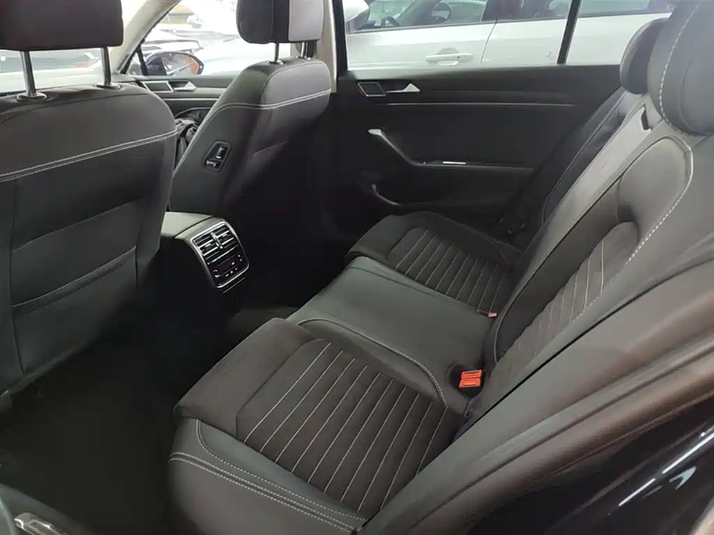 Volkswagen Magotan 2020 330TSI DSG Luxury фото 17