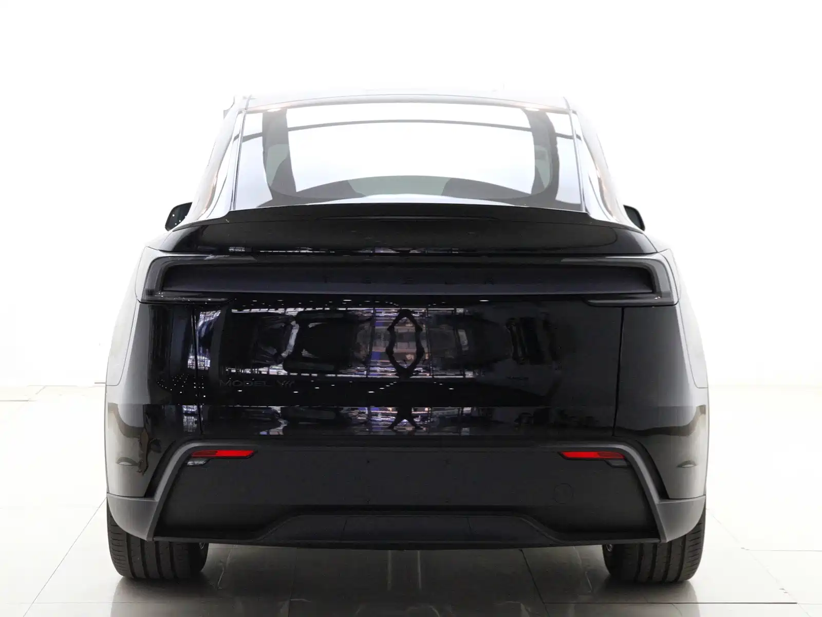 Photo 10 - Tesla Model Y L