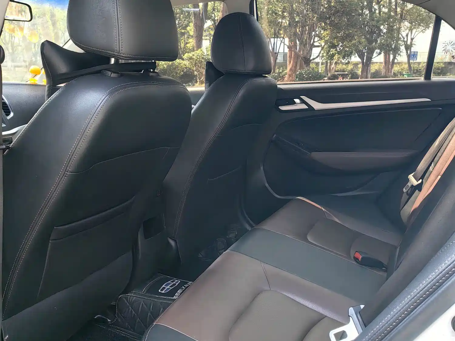 Фото 5 - Geely Vision