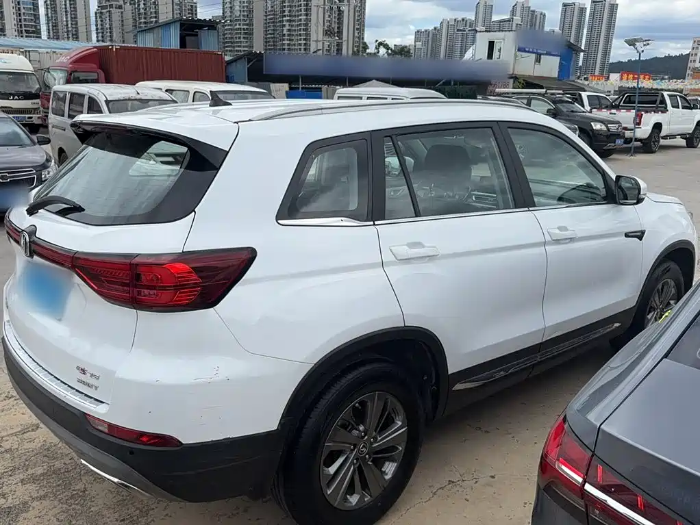 Фото 7 - Changan CS75