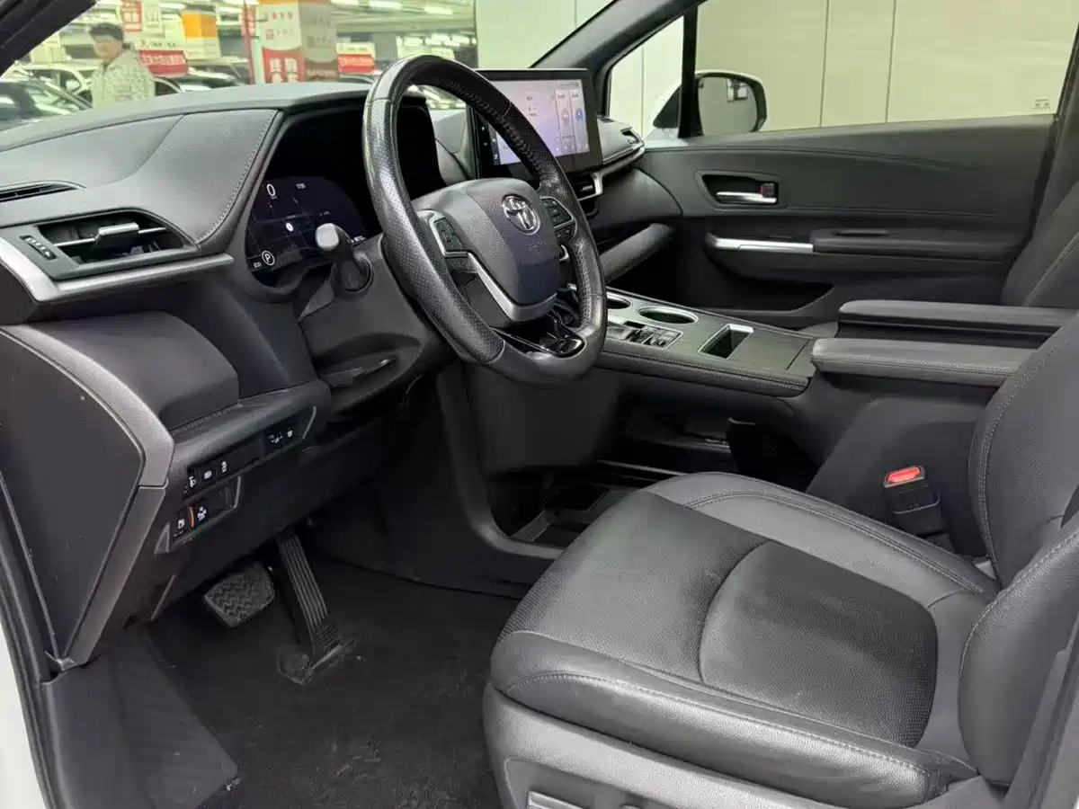 Toyota Sienna 2021 2.5L Hybrid Ultimate Edition фото 12