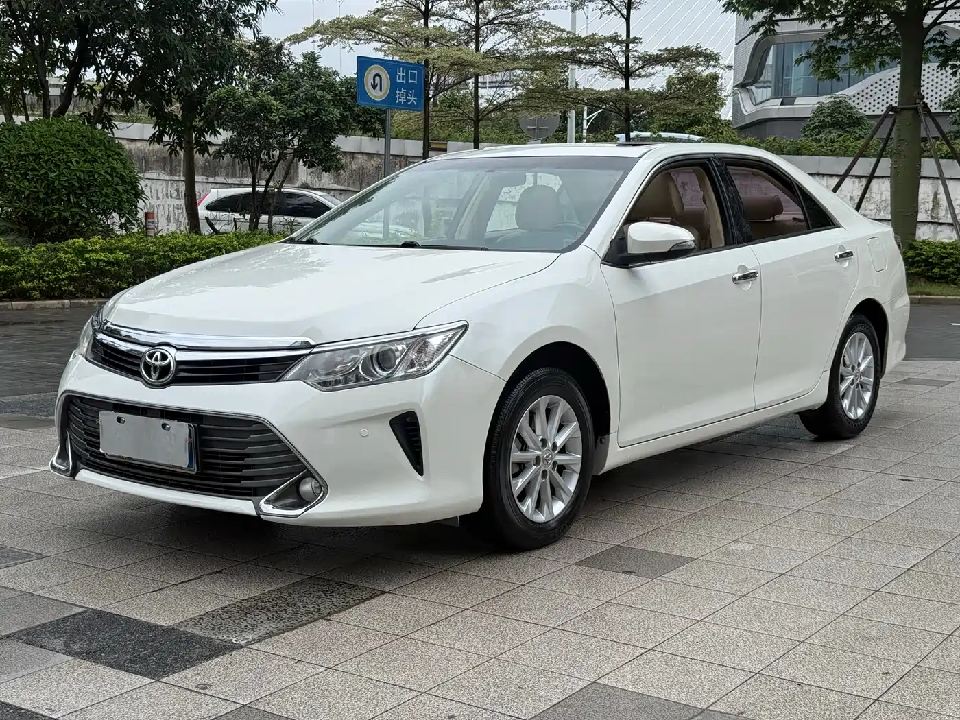 Toyota Camry 2015 2.0G Leading Edition