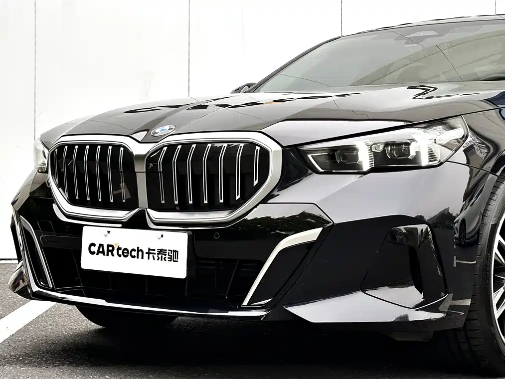 BMW 5 Series 2024 530Li Leading M Sport Package фото 10