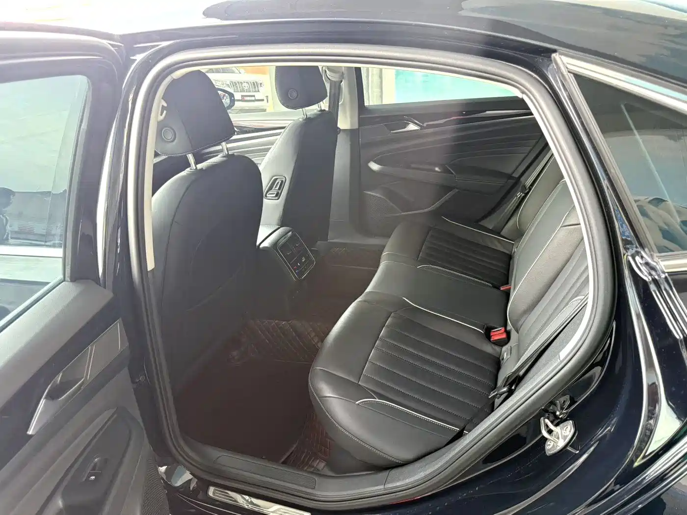Photo 5 - Volkswagen Passat