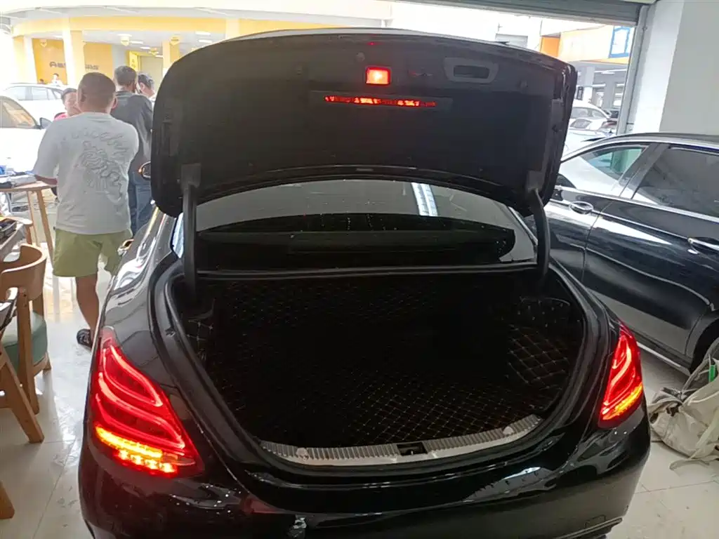 Mercedes-Benz C-Class 2015 Facelift C 200 L Sport фото 19