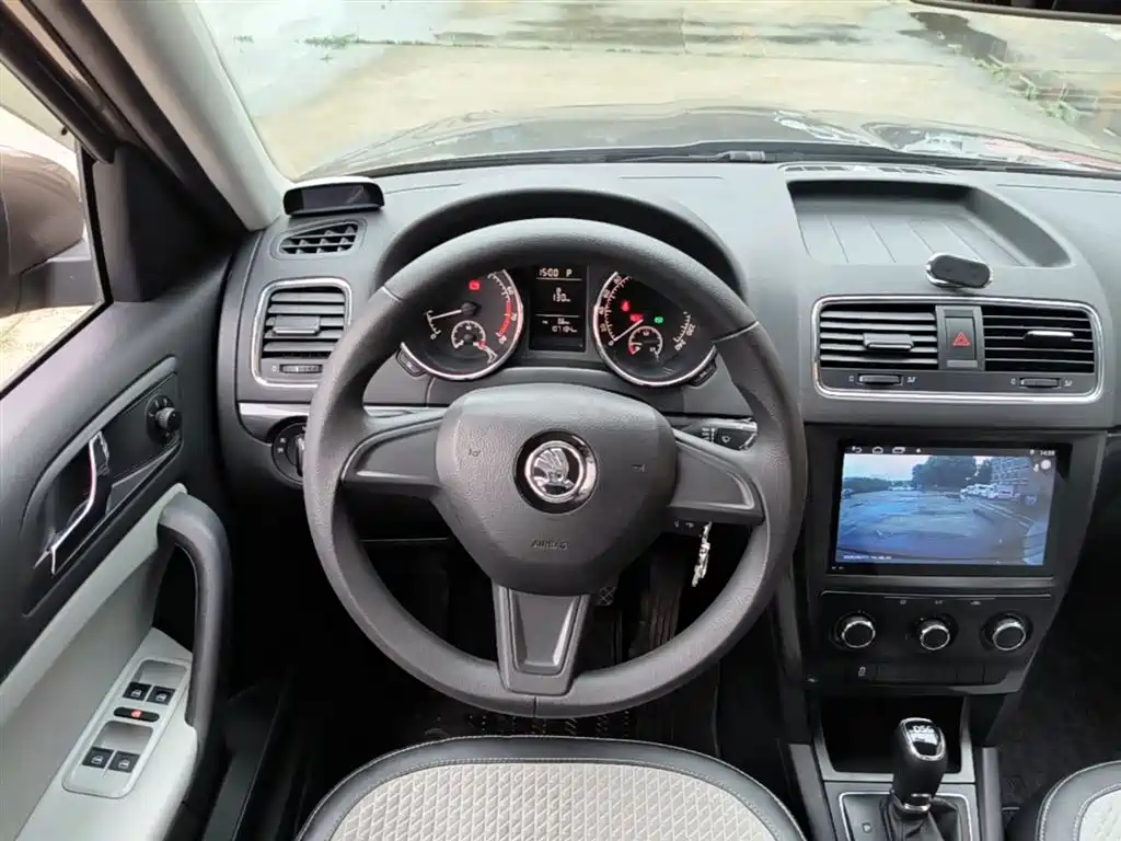 Škoda Yeti 2017 TSI280 DSG Advance фото 11