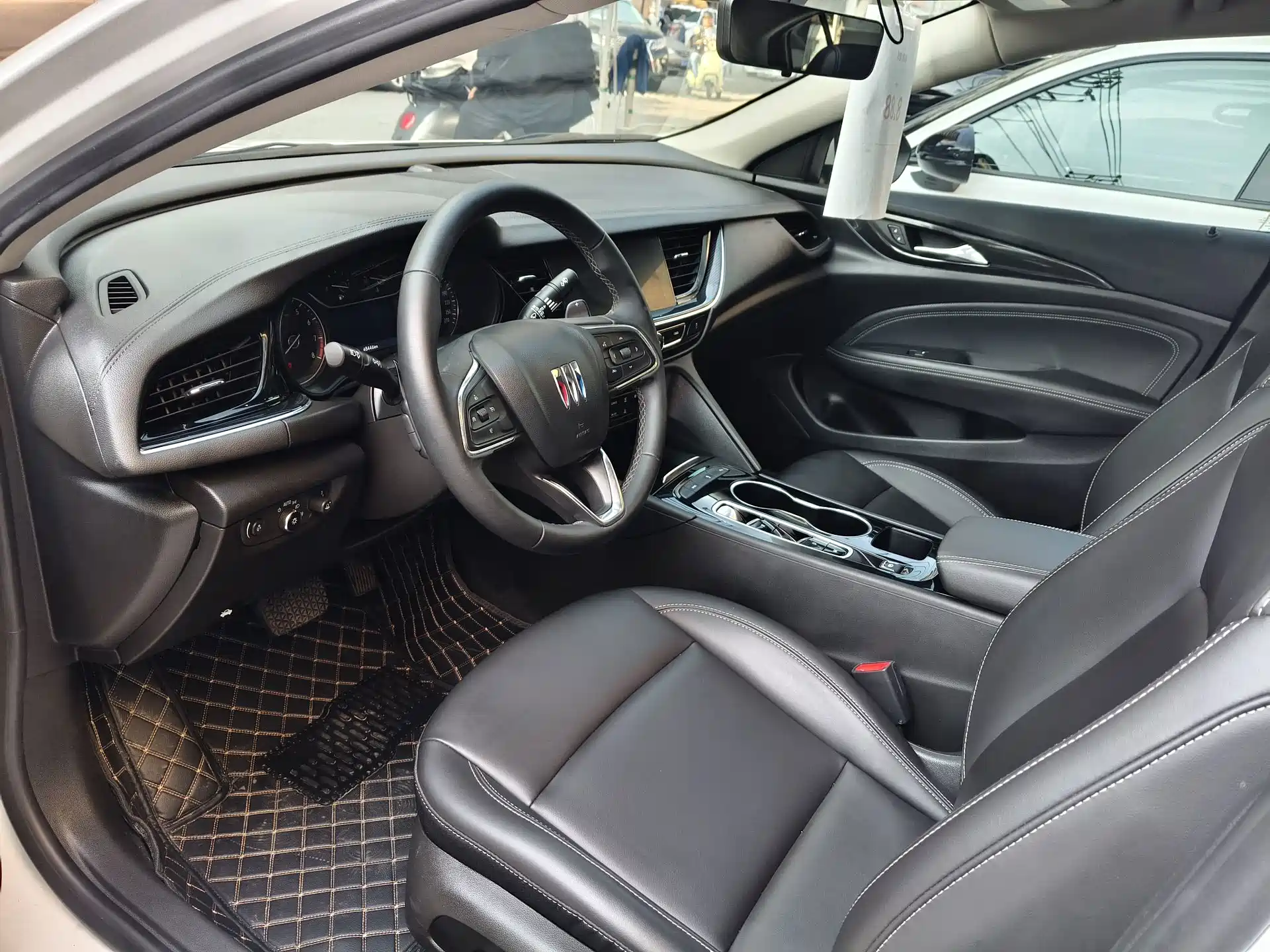 Photo 10 - Buick Regal
