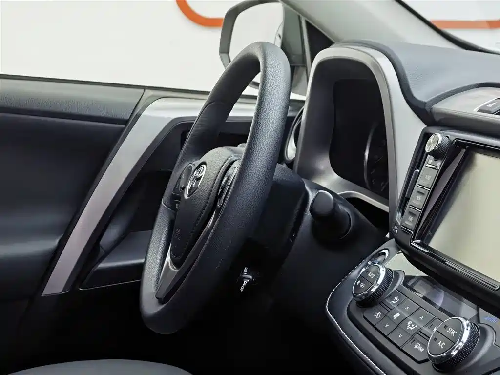 Toyota RAV4 Rongfang 2019 2.0L CVT 2WD Trend X Limited Edition China V фото 22