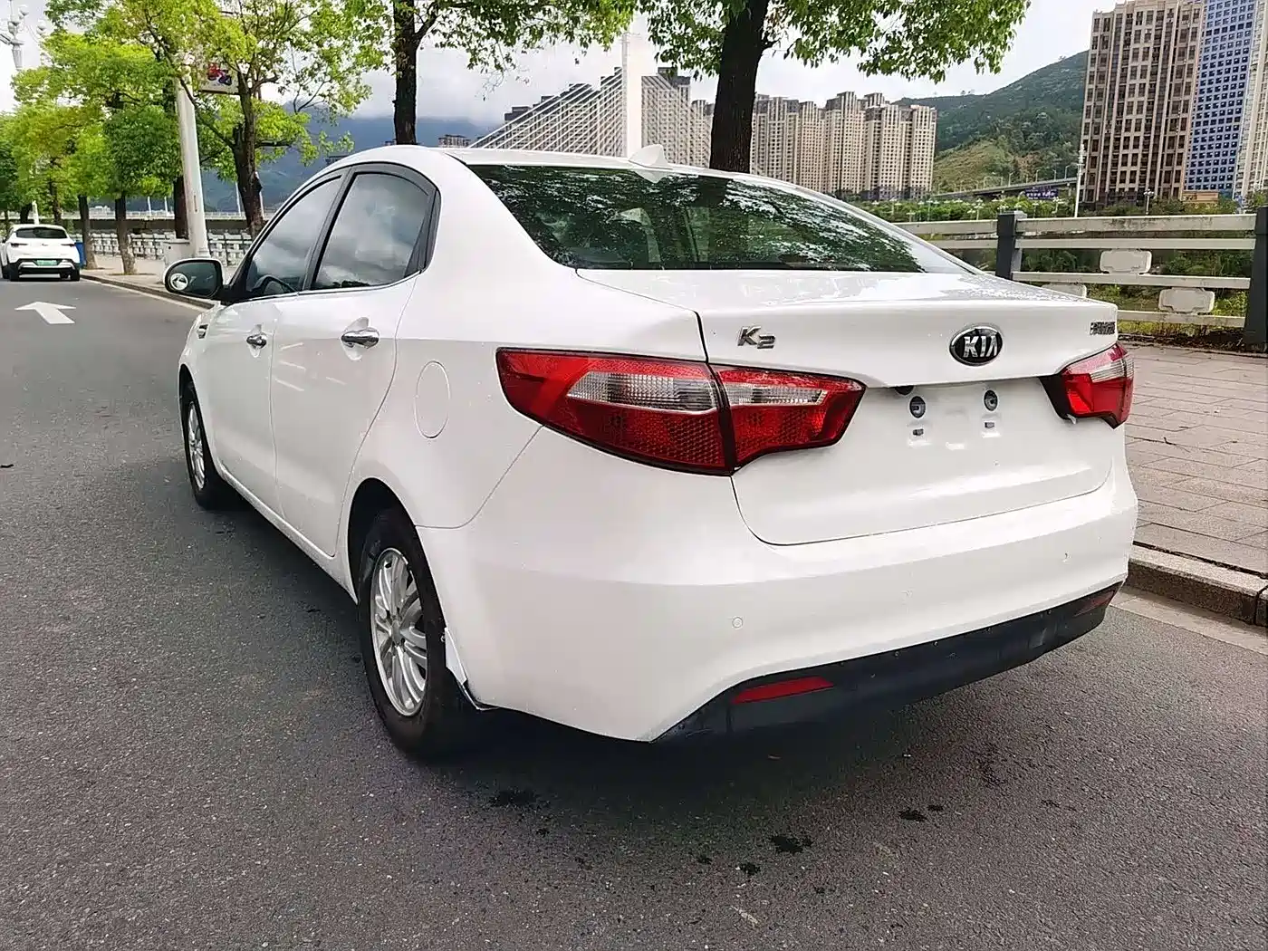 Kia K2 2012 Sedan 1.4L MT GLS Commemorative Edition фото 4