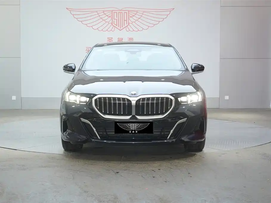 BMW 5 Series 2025 530Li Premium M Sport Package фото 5