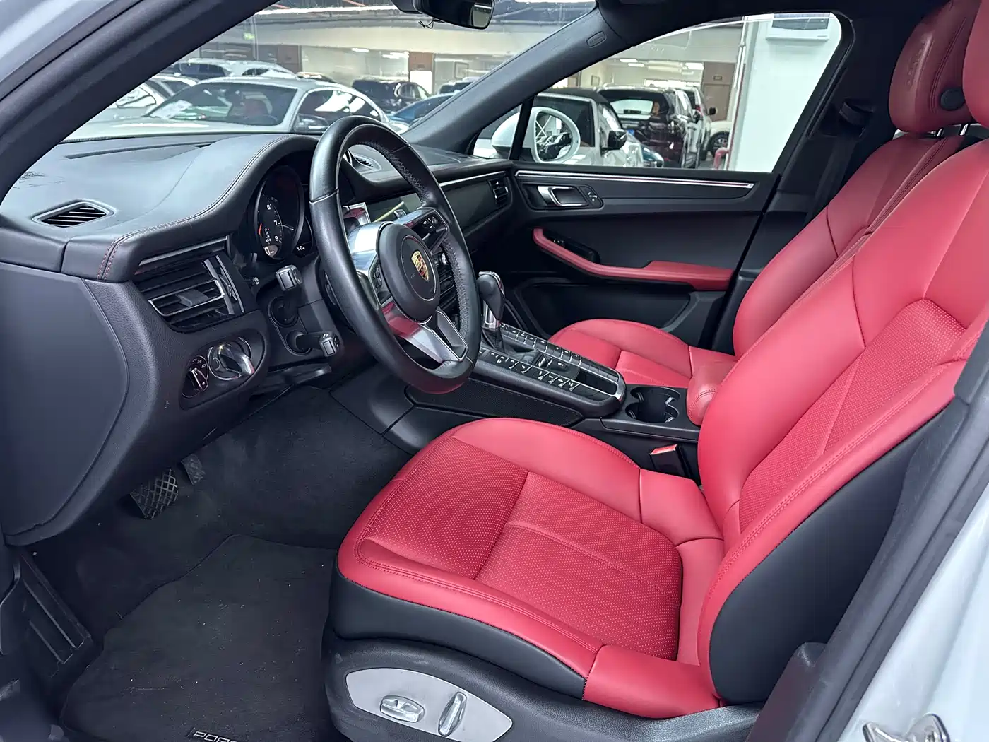 Porsche Macan 2018 Macan 2.0T фото 4